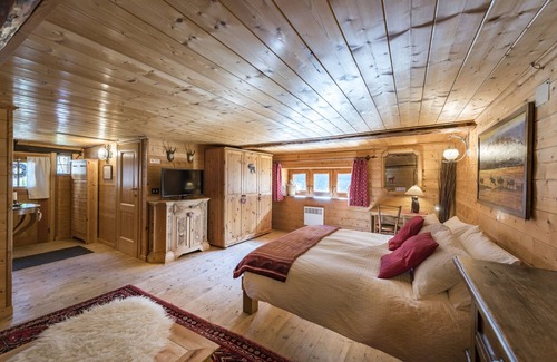 Ronco Cama Y Desayuno | CHALET DEI FIORI - ROOM & APARTMENT