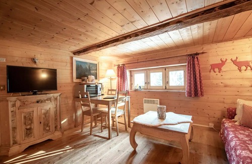 Ronco Cama Y Desayuno | CHALET DEI FIORI - ROOM & APARTMENT