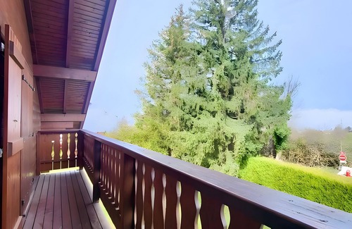 Thollon-les-Memises Chalet De Esquí | Chalet 'Des Charmes' con vistas a la montaña, terraza privada y Wi-Fi