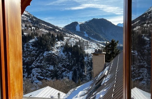 Huez-en-Oisans Chalet De Esquí | Chalet 'Des Grangettes' with Mountain View, Private Terrace and Wi-Fi