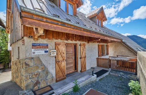 Huez-en-Oisans Chalet De Esquí | Chalet 'Des Grangettes' with Mountain View, Private Terrace and Wi-Fi