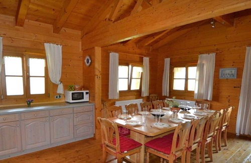 Emberg Casa | Casa vacacional directamente sobre una cuesta de valle nevada y iluminada