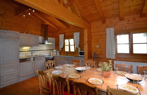 Emberg Casa | Casa vacacional directamente sobre una cuesta de valle nevada y iluminada