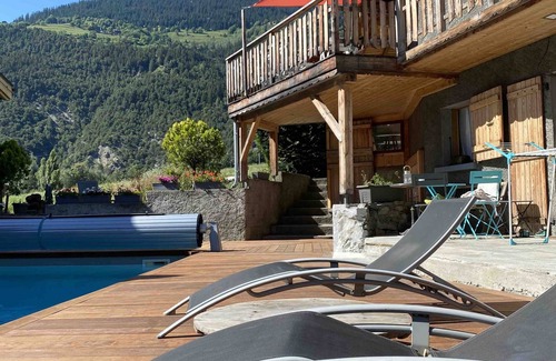 Seez Chalet De Esquí | Chalet du chat - sleeps 10, fireplace, jacuzzi, pool, parking