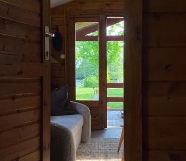 Longpre-les-Corps-Saints Chalet De Esquí | Chalet en bord d'étang