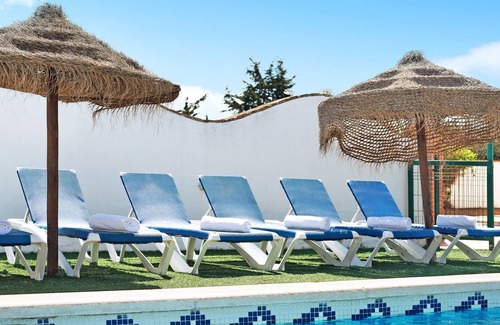 Conil de la Frontera Casa | Chalet 'El Paraíso de Roche - Naranja' con piscina, terraza y Wi-Fi