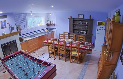 Nieva de Cameros Chalet De Esquí | Chalet 'El Cerezo Rojo' con vistas al lago, Wi-Fi y aire acondicionado