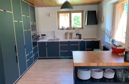 Pralognan-la-Vanoise Chalet De Esquí | Chalet ensoleillé avec balcon et poêle à bois - FR-1-464-163