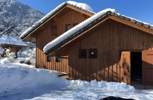 Samoens Chalet De Esquí | Chalet 'Familiale Avec bañera de hidromasaje' con vistas a la montaña, terraza privada y Wi-Fi
