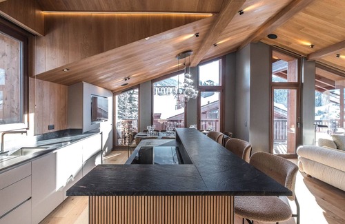 Courchevel Chalet De Esquí | Chalet para 10 en Courchevel 1650 con jacuzzi y ascensor