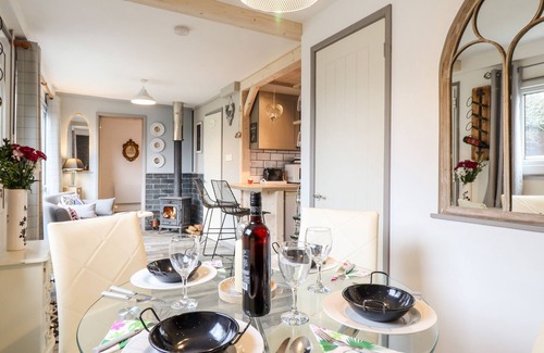 Aberdovey Casa | CHALET FORTE, pet friendly, with a garden in Aberdovey