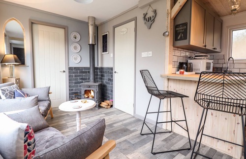 Aberdovey Casa | CHALET FORTE, pet friendly, with a garden in Aberdovey