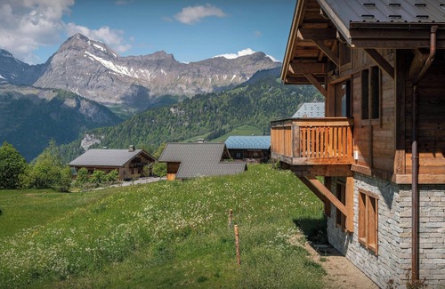 Notre-Dame-de-Bellecombe Chalet De Esquí | Chalet Marmot'Inn - relaxing stay for 10 panoramic views - OVO Network