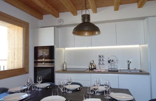 Saint-Martin-de-Belleville Chalet De Esquí | Chalet Pomme de Pin · Direct sur la piste · Wifi gratuit · Sauna · Parking couvert · Proche télécabine - FR-1-344-759