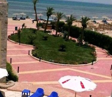 Village Road Apartamento | Chalet front the beach