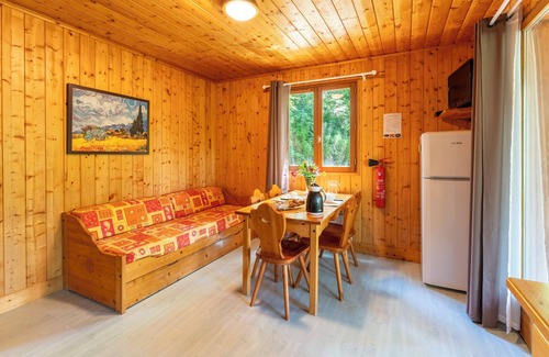 Mirabel-aux-Baronnies Chalet De Esquí | Chalet 'Gite Thym' con piscina compartida, terraza privada y Wi-Fi