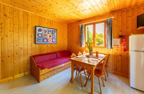 Mirabel-aux-Baronnies Chalet De Esquí | Chalet 'Gite Serpolet' con piscina compartida, terraza privada y Wi-Fi