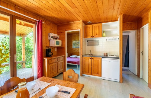 Mirabel-aux-Baronnies Chalet De Esquí | Chalet 'Gite Serpolet' con piscina compartida, terraza privada y Wi-Fi
