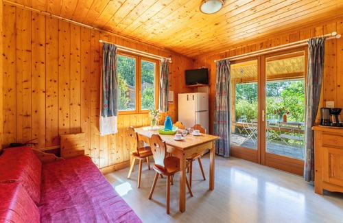Mirabel-aux-Baronnies Chalet De Esquí | Chalet 'Gite Sariette' con piscina compartida, terraza privada y Wi-Fi