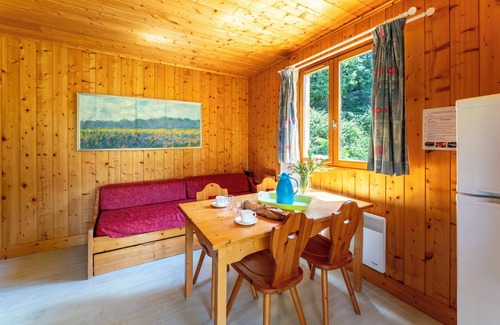 Mirabel-aux-Baronnies Chalet De Esquí | Chalet 'Gite Sariette' con piscina compartida, terraza privada y Wi-Fi