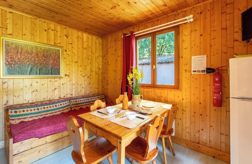 Mirabel-aux-Baronnies Chalet De Esquí | Chalet 'Gite Lavande' con piscina compartida, terraza privada y Wi-Fi