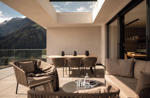 Schenna Chalet De Esquí | Chalet "Goyen" con piscina compartida, terraza privada y Wi-Fi