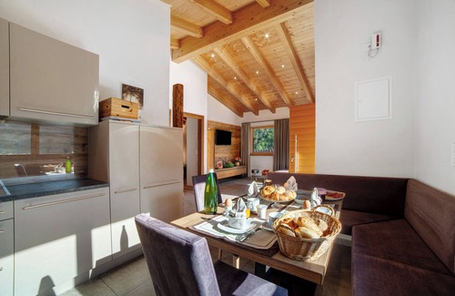 Rifiano Chalet De Esquí | Chalet 'Hortensie' con vistas a la montaña, piscina compartida y Wi-Fi