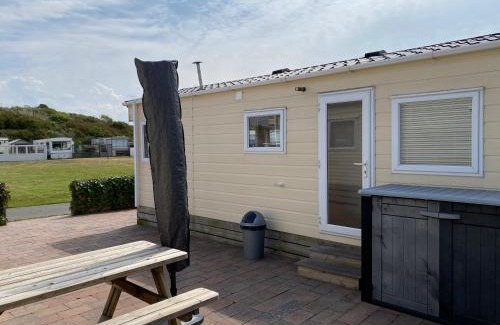 IJmuiden Chalet De Esquí | Chalet Ibiza in de duinen van IJmuiden aan Zee