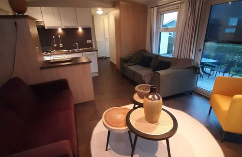 Oostkapelle Chalet De Esquí | Chalet in a family campground