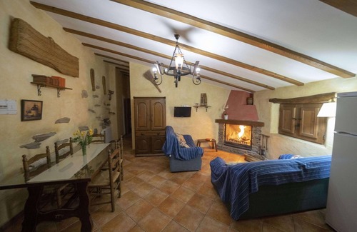 Laroya Casa | Chalet en Almería con Vistas a Montañas