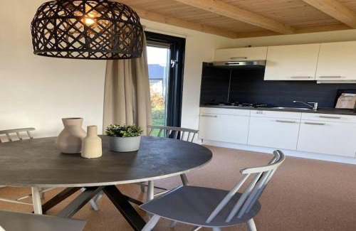 De Veenhoop Chalet De Esquí | Chalet in Friesland near Alde Feanen Park, cleaning included