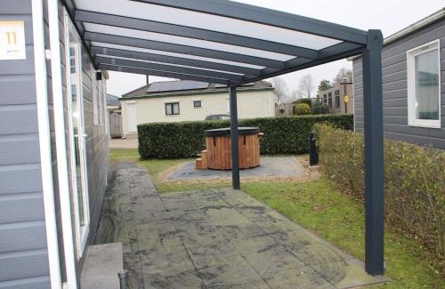 Lathum Chalet De Esquí | Chalet in Gelderland with Hot Tub