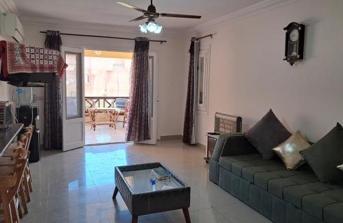 Shurtah al-Dakhlah Chalet De Esquí | Chalet in Lazordy bay