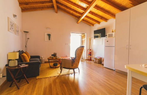 Alijo Cabaña | Chalet in the Douro. Animals accepted In the Douro and Tua valley natural park