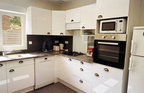 Thenon Chalet De Esquí | Vacation village in Périgord Noir, our chalets are ready to welcome you.