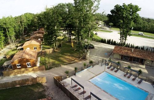 Thenon Chalet De Esquí | Vacation village in Périgord Noir, our chalets are ready to welcome you.
