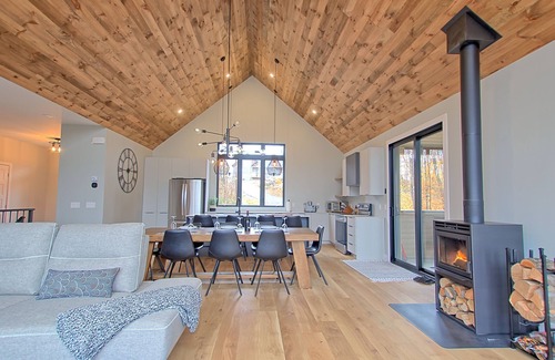 Saint-Faustin-Lac-Carre Chalet De Esquí | Chalet in the mountains, on the golf course and near skiing.