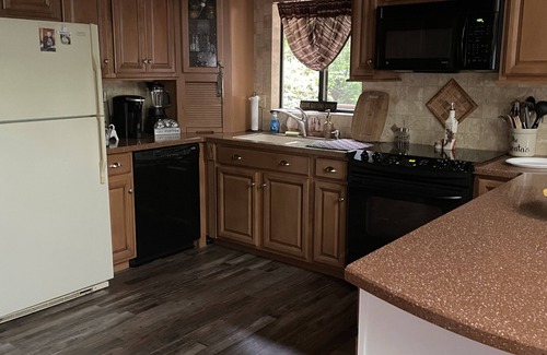 Lake Ariel Casa | Chalet in the poconos with a Golf Course, lake and beach in a gated community