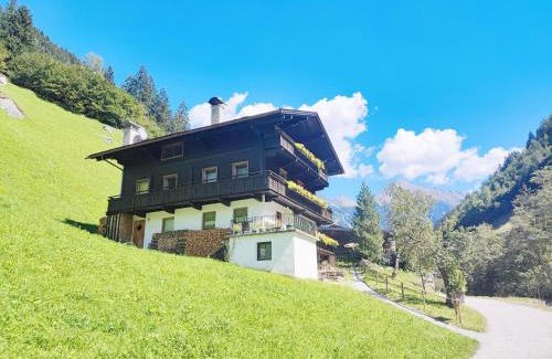 Brandberg Casa | Chalet in Tirol by Zillertal Ski Slopes, cleaning included