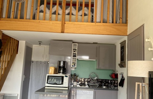 Plerin Chalet De Esquí | chalet de madera con un altillo, salón / sala de estar vista -Superb / mar
