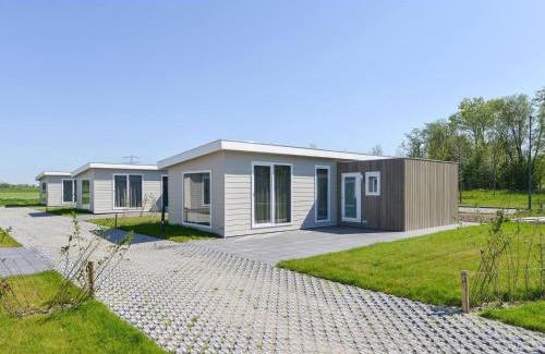 Heinkenszand Chalet De Esquí | Chalet in Zeeland near Stelleplas Pond, cleaning included