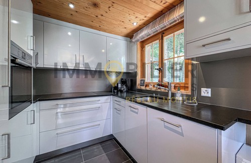 St. Luc Chalet De Esquí | Chalet individuel de 2 étages pour 9 personnes d'une surface estimée à 100m2. Le chalet se situe sur