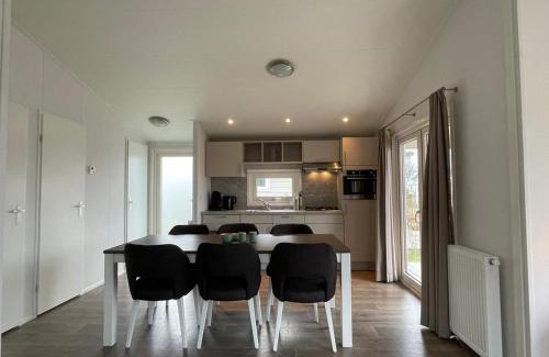 Kamperland Chalet De Esquí | Chalet (J09) op gezellige familiecamping bij zee
