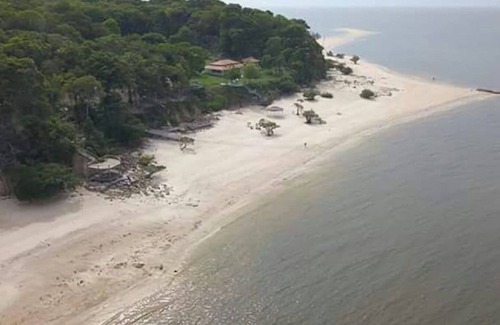 Santarem Chalet De Esquí | Chalet Juquiri, integrated into nature.