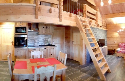 Bluffy Chalet De Esquí | CHALET L'UBAC, a little corner of paradise between Lake Annecy and its mountains