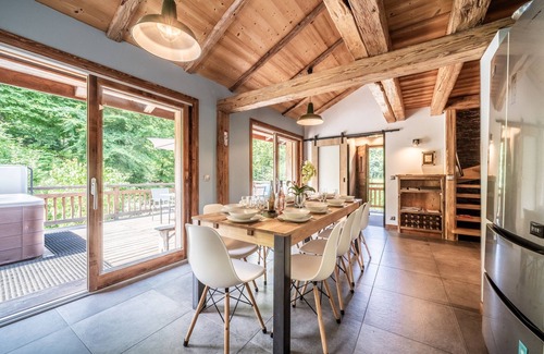 Samoens Chalet De Esquí | Chalet 'La Glière De L'Etelley' con vistas a la montaña, terraza privada y Wi-Fi
