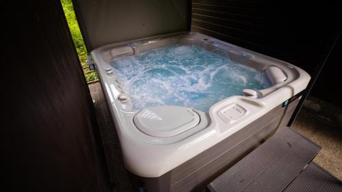 Gozd Martuljek Casa | Chalet Lana with Hot Tub