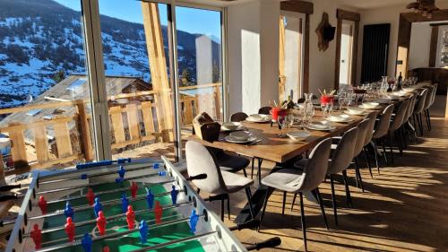 Vars Chalet De Esquí | Chalet le Chantelevent for 24 Guests - Slope Views, Pool & Jacuzzi