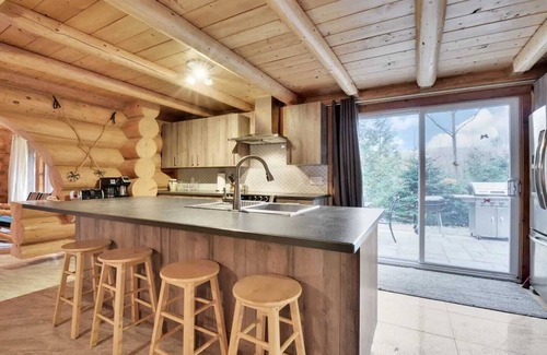 Mauricie Casa | Chalet Le Mélisse | Rustic Log Chalet in Nature