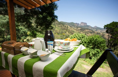 Sao Bento do Sapucai Chalet De Esquí | Chalet Leopoldo - Nas Nuvens (view of Pedra do Báu and valley)
